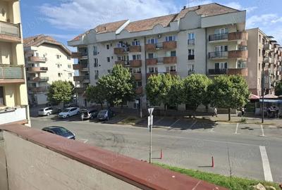 Vand apartament 2 camere in GHERLA , Piata Unirii , etaj 1 - 6