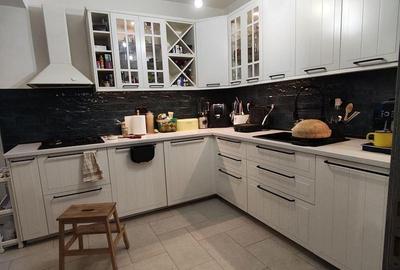 Casă cu 5 camere cu Garaj în Săbăreni - 5