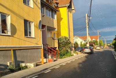 Apartament cu 3 camere în Reghin - 1