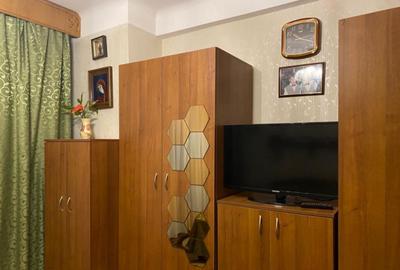 Apartament cu 3 camere decomandat în Capitale - 9