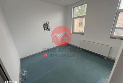 Casă cu 10 camere cu Teren 300 Mp în Central - 5