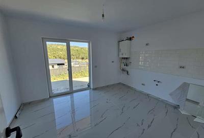 Casă cu 4 camere cu Canalizare în Aeroport - 6