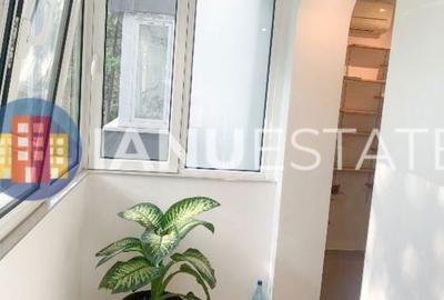 Apartament cu 3 camere decomandat în Titan