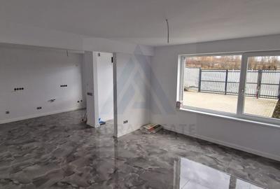 Duplex cu 5 camere cu Canalizare în Cristian - 3