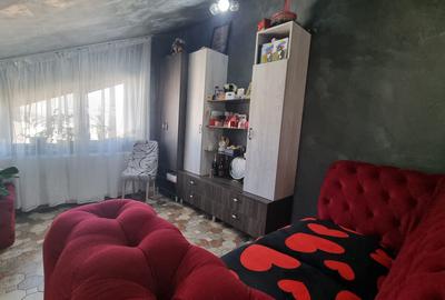 Apartament cu 3 camere semidecomandat, mobilat în Bucium - 1