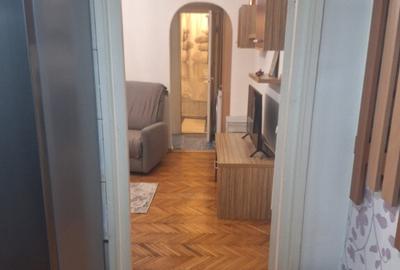 Inchiriez apartament pe strada Toamnei nr 1 - 6