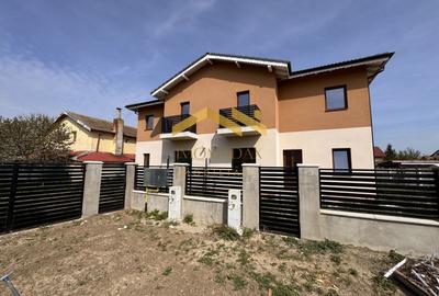 Casă individuală cu 4 camere cu Canalizare în Utvin