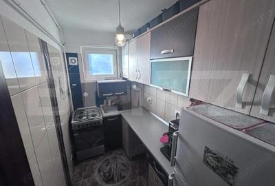 Apartament cu 3 camere, zona 9 Mai - 6