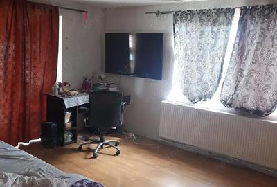 Casă cu 5 camere cu Teren 500 Mp în Central - 1