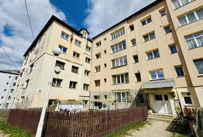 Apartament cu 3 camere semidecomandat, mobilat în Vatra Dornei
