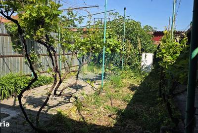 Casă cu 4 camere în 23 August - 2