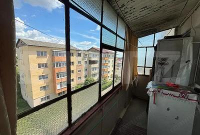 Apartament de vanzare, cu 2 camere, 49 mp, zona Micro 11 - 5