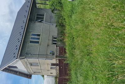 Casă în Răzbuneni