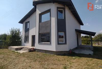 Casă cu 5 camere cu Canalizare în Utvin
