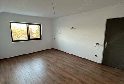 Casă cu 4 camere în Central - 2