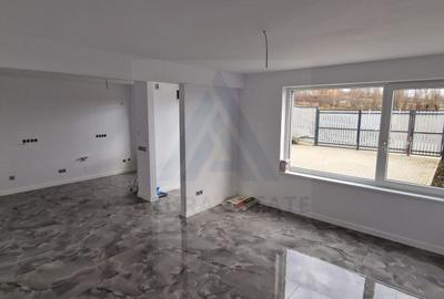 Duplex cu 5 camere cu Canalizare în Cristian - 3