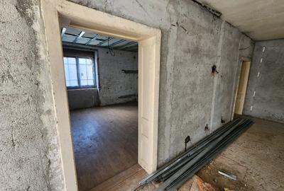 Casă cu Teren 1490 Mp în Central - 4