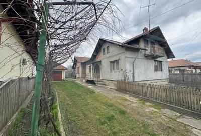 Casă cu 4 camere în Ghirdoveni