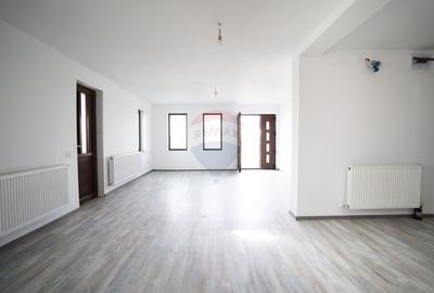 Casă cu 4 camere cu Teren 1000 Mp în Bradu - 4
