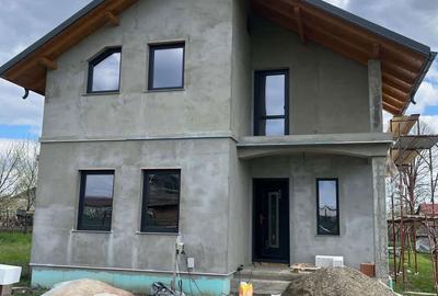 Casă cu 4 camere cu Teren 443 Mp în Holboca - 1