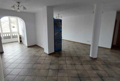 Apartament cu 3 camere decomandat în Centrul Civic - 1