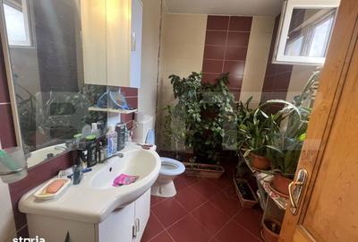 Casă cu 4 camere cu Teren 980 Mp în Central