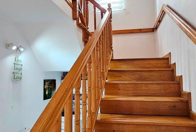 Casă cu 6 camere cu Canalizare în Exterior Est - 16