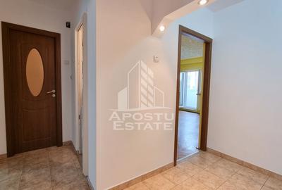 Apartament 4 camere, decomandat, etaj intermediar, Calea Lipovei - 7