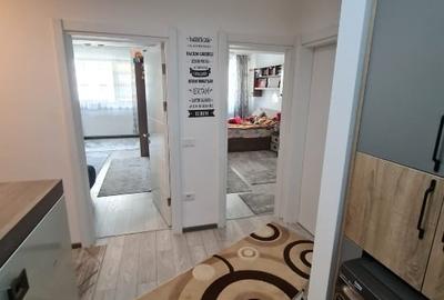 Apartament cu 2 camere decomandat, mobilat în Tractorul - 4
