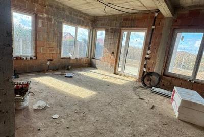 Casa individuala la rosu - 130 mp utili, teren 440 mp, drum privat - 12