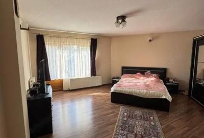 Casă cu 8 camere cu Teren 380 Mp în Central - 2