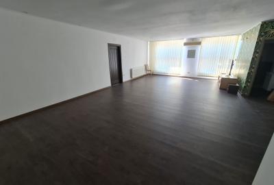 Spațiu comercial, de 100 mp, în Central - 7