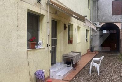 Casa de vanzare, cu 4 camere, 127 mp, 207 mp teren, zona centrala