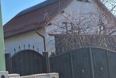 Casă cu 5 camere cu Teren 717 Mp în Central