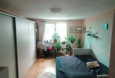 Casă cu 8 camere cu Teren 220 Mp în Berceni - 1