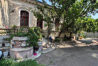 Casă individuală cu 10 camere cu Canalizare în Dorobanți - 2