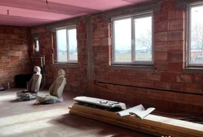 Casă cu 5 camere cu Teren 3100 Mp în Măneuți - 16