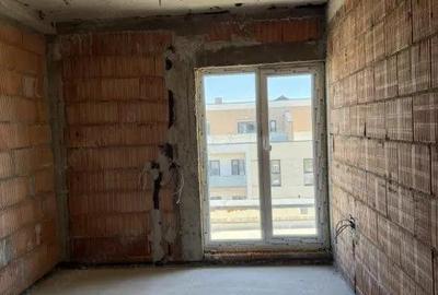 Apartament cu 3 camere semidecomandat în Torontalului