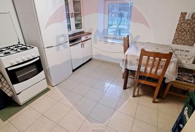 Casă cu 5 camere cu Teren 849 Mp în Central - 1