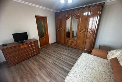 Apartament cu 2 camere decomandat în Tractorul - 2