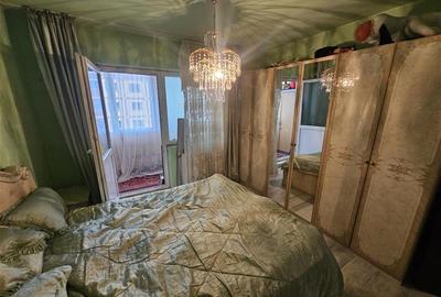 Apartament cu 3 camere decomandat, mobilat în Micro IV - 24