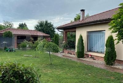 Casa cu 4 camere, 150 mp, teren 1000 mp, zona Bercu Rosu