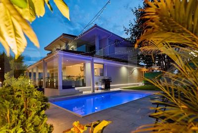 Casa lux 5 camere, 280 mp utili, piscina, Bucium