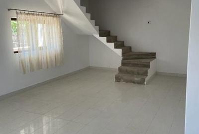 Casă cu 3 camere cu Teren 2263 Mp în Central - 4