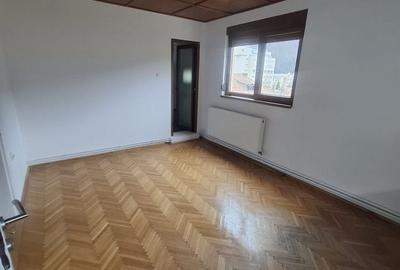 Casă individuală cu 6 camere cu Canalizare în Central - 22