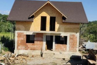 Casă cu 4 camere cu Teren 500 Mp în Central - 2