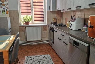 Apartament cu 3 camere decomandat în Vest - 2