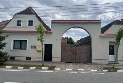 Casă cu 4 camere în Central - 1