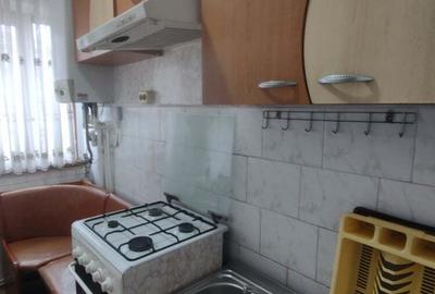 Inchiriez apartament cu 2 camere in Roman - 2