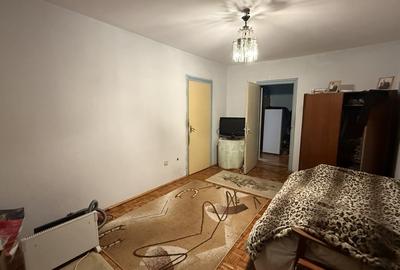 Apartament  cu 2 camere decomandate, zona Interservisan - 2